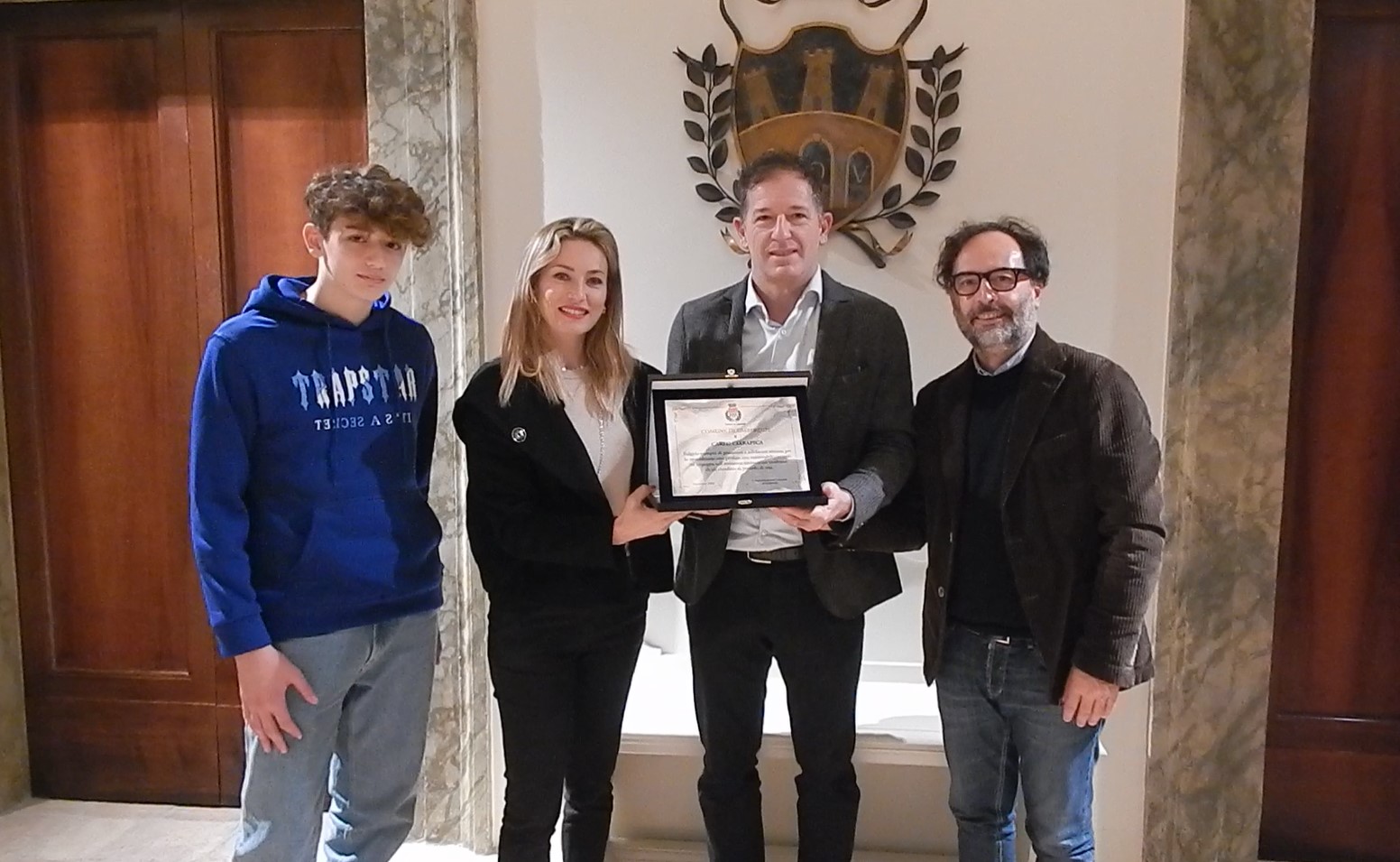 Consegna riconoscimento Carlo Ciarapica 