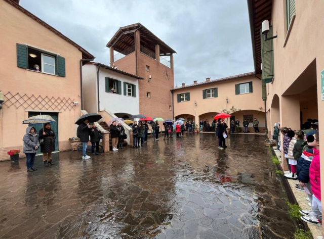 I bambini della Garibaldi augurano Buona Pasqua ai nonni della Balducci