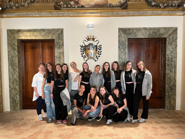 Le ragazze del Centro Studi Danza accolte in Comune dal Sindaco