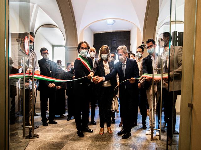 Emozionante cerimonia per l'inaugurazione del Palazzo Comunale