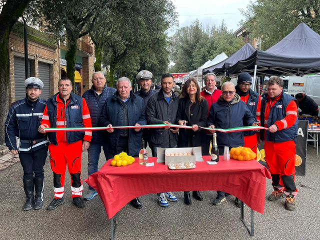 INAUGURATA LA QUINTA EDIZIONE DELLA MOSTRA MERCATO DI SAN VALENTINO IN VIALE UNITA' D’ITALIA