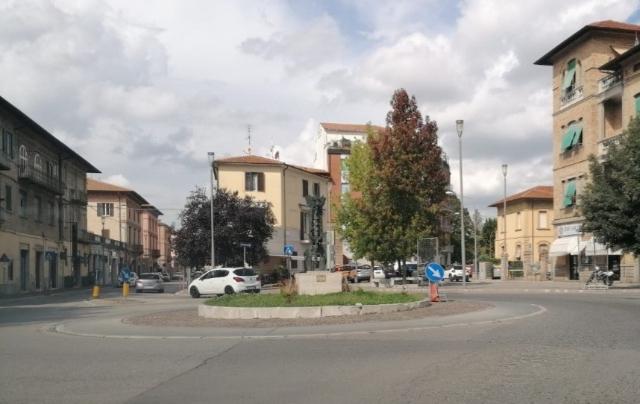 Sistemazione manto stradale rotatoria piazza Gramsci, le modifiche alla circolazione