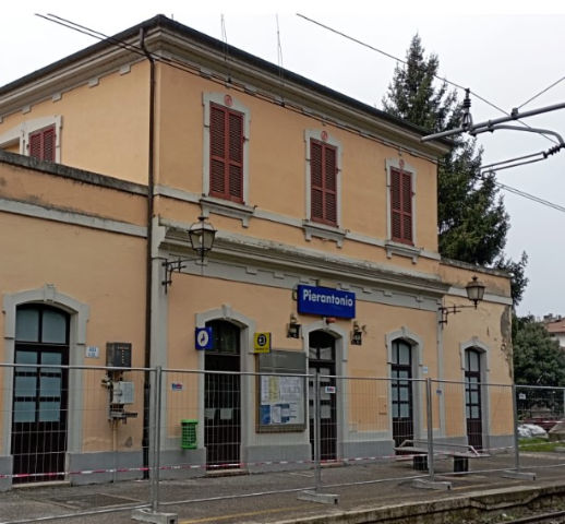 Sopralluogo di Regione, Comune di Umbertide ed Rfi alla stazione ferroviaria di Pierantonio lesionata dal sisma del 9 marzo: programmati interventi per la migliore fruizione del servizio di trasporto in vista della riapertura delle scuole