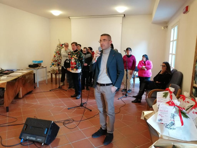 L'Amministrazione Comunale dona un tavolo da ping-pong ai ragazzi dell'associazione Arcobaleno. In arrivo anche due panchine per arredo urbano con spazio centrale multifunzionale.