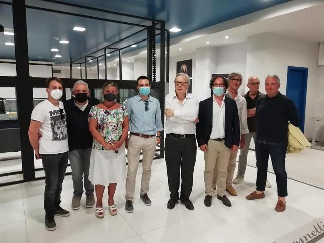 Sorpresa lunedì pomeriggio di Vittorio Sgarbi a Umbertide: visite alle Ceramiche Rometti, al Museo Rometti e al Castello di Civitella