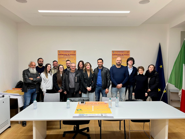 UMBERTIDE SI PREPARA AL CARNEVALE: TORNA LA SFILATA DEI CARRI E IL VEGLIONE AL TEATRO DEI RIUNITI