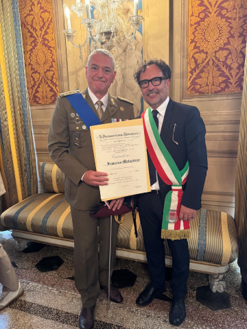 Festa della Repubblica: il Presidente della Repubblica Sergio Mattarella ha conferito al Colonnello Francesco Matarrese l’onorificenza dell’Ordine “Al Merito della Repubblica Italiana”, con il titolo di Cavaliere della Repubblica.