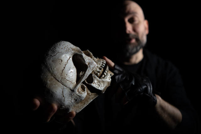 AMLETO - SABATO 17 MAGGIO SI CHIUDE LA STAGIONE TEATRALE DEL TEATRO DEI RIUNITI CON IL CLASSICO DEI CLASSICI