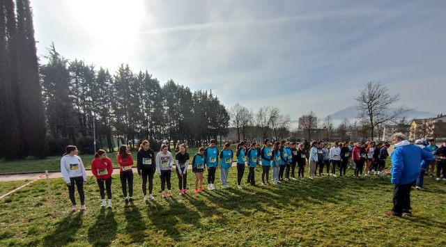 GRANDE PARTECIPAZIONE ALLA FASE DISTRETTUALE DI CORSA CAMPESTRE: 150 STUDENTI IN GARA AL PARCO RANIERI