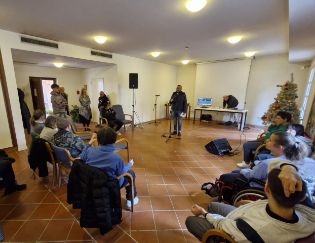 Alla Residenza Protetta “G. Balducci” la colazione di Natale del Csre Arcobaleno