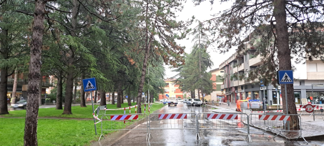 Chiusura urgente di piazza Carlo Marx altezza via Fratta