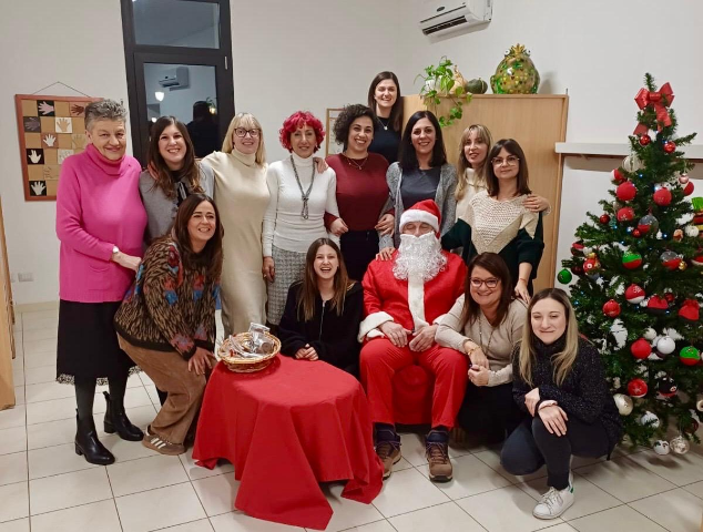 NATALE ALL’ASILO NIDO COMUNALE “IL RANOCCHIO”: UN POMERIGGIO DI FESTA E TANTI SORRISI