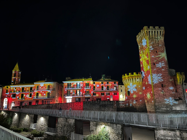 UMBERTIDE SI ILLUMINA PER CECILIA: L'ABBRACCIO DELL’INTERA COMUNITÀ