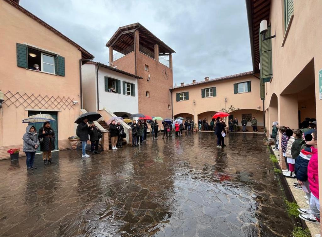 I bambini della Garibaldi augurano Buona Pasqua ai nonni della Balducci