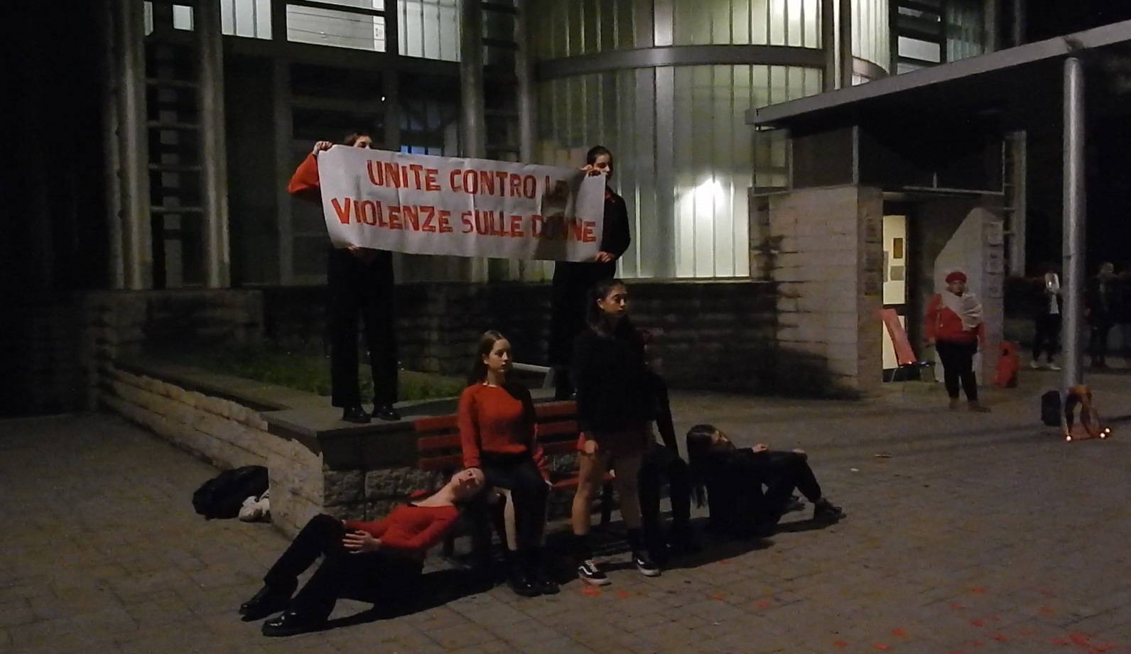 Una camminata silenziosa per dire basta alla violenza sulle donne