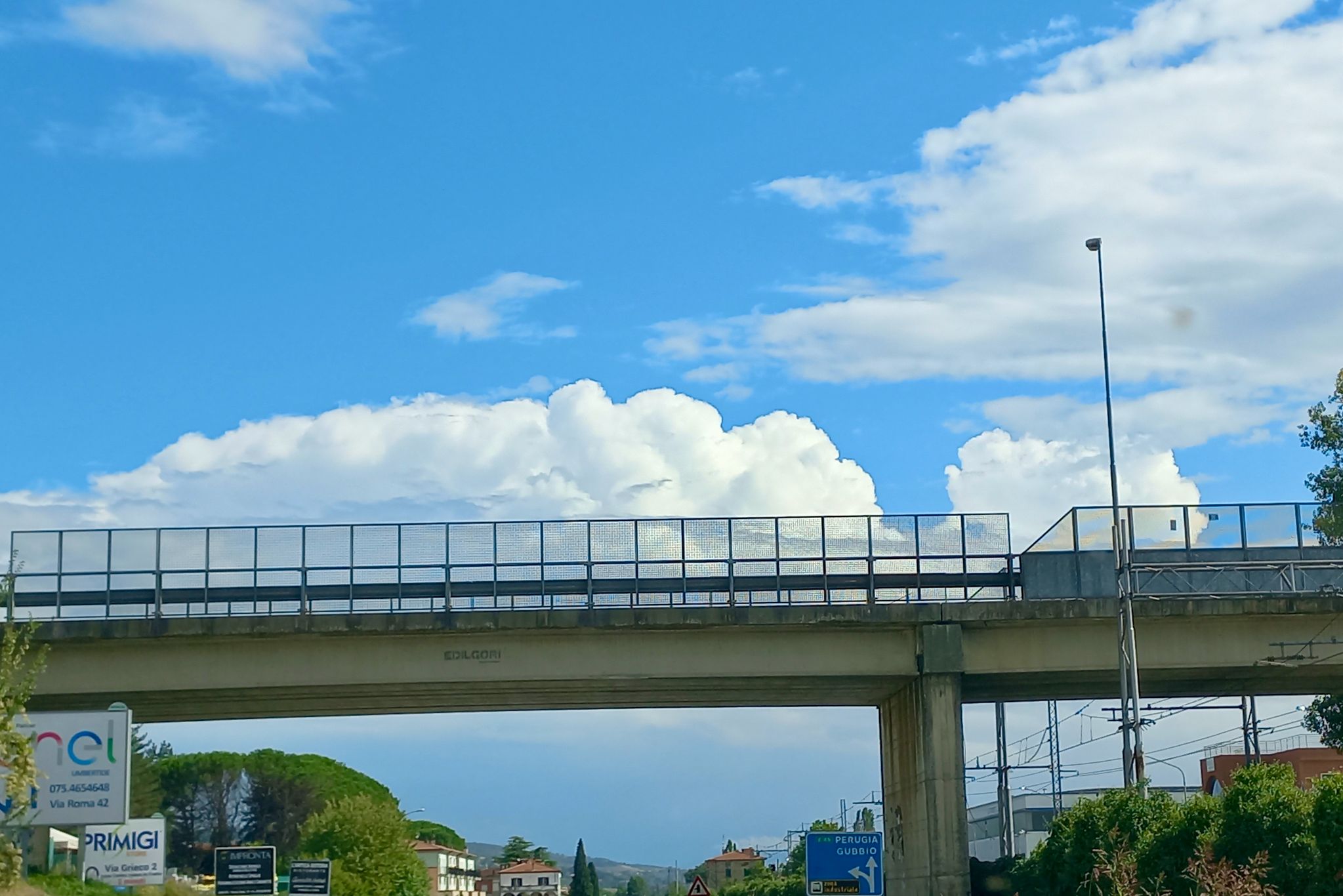 LAVORI CAVALCAVIA MADONNA DEL MORO: DA LUNEDI’ 16 GIUGNO RIAPRE LA PISTA CICLABILE LUNGO LA S.S. TIBERINA 3 BIS (RETTILINEO)