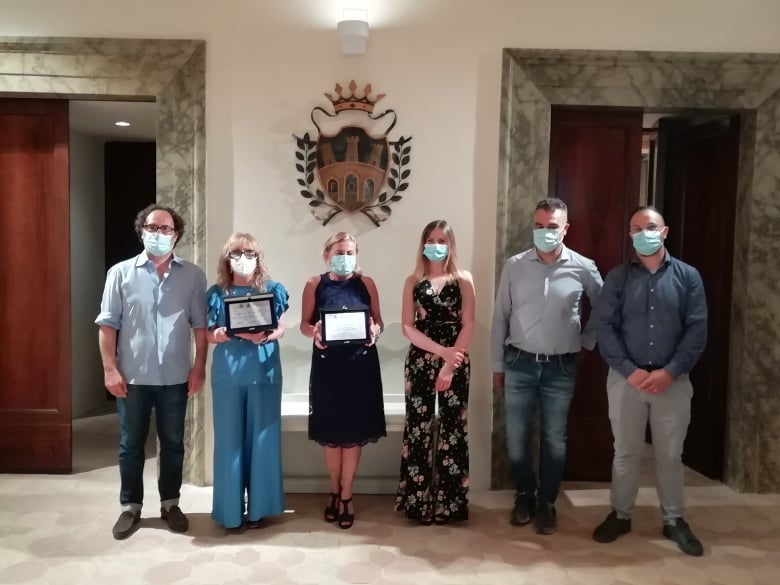 Salutate e ringraziate in Municipio le dirigenti scolastiche Gabriella Bartocci (Istituto Comprensivo Umbertide-Montone-Pietralunga) e Angela Monaldi (II Circolo)