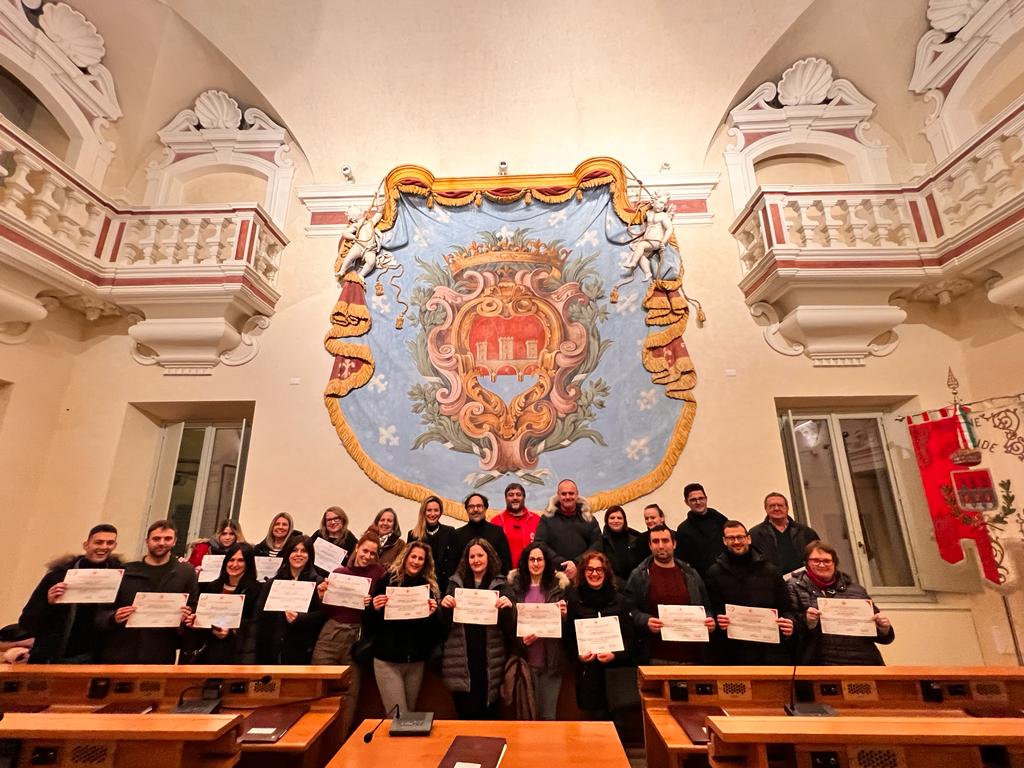 Umbertide Cardioprotetta, cresce la squadra di cittadini formati all'utilizzo del defibrillatore: consegnati gli attestati ad altri 24 umbertidesi: sale a oltre 80 il gruppo di persone in grado di mettere in atto azioni salvavita 