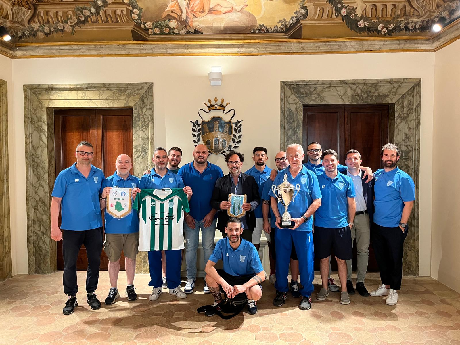 La Gsd Pineta trionfa nel Campionato Regionale Amatori: i giocatori incontrano l'Amministrazione Comunale