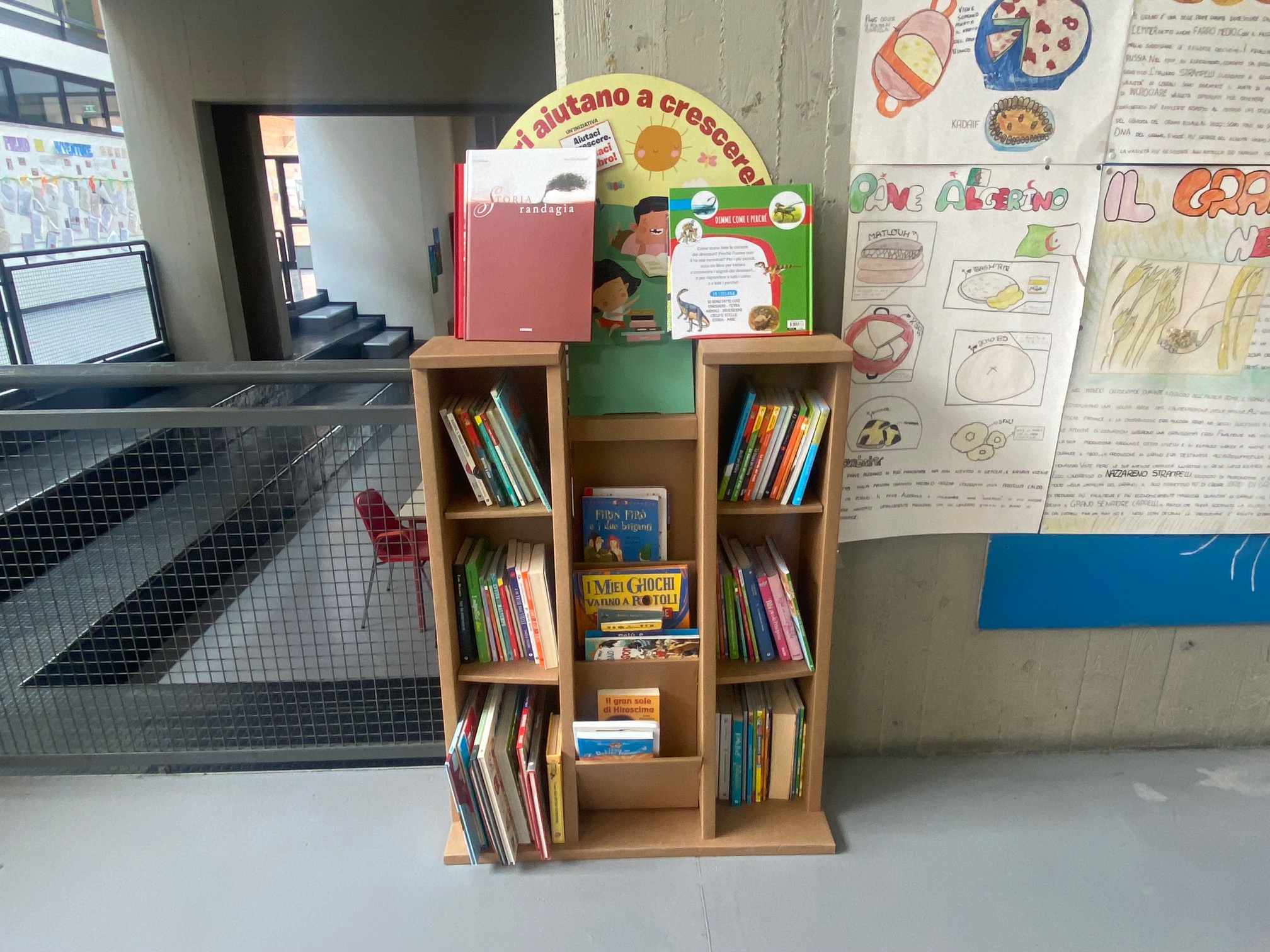 Gli alunni delle scuole del Secondo Circolo “G. Di Vittorio” di Umbertide ricevono in dono tre bibliotechine grazie ad alcune aziende del territorio aderenti al progetto “Aiutaci a crescere, Regalaci un libro!”