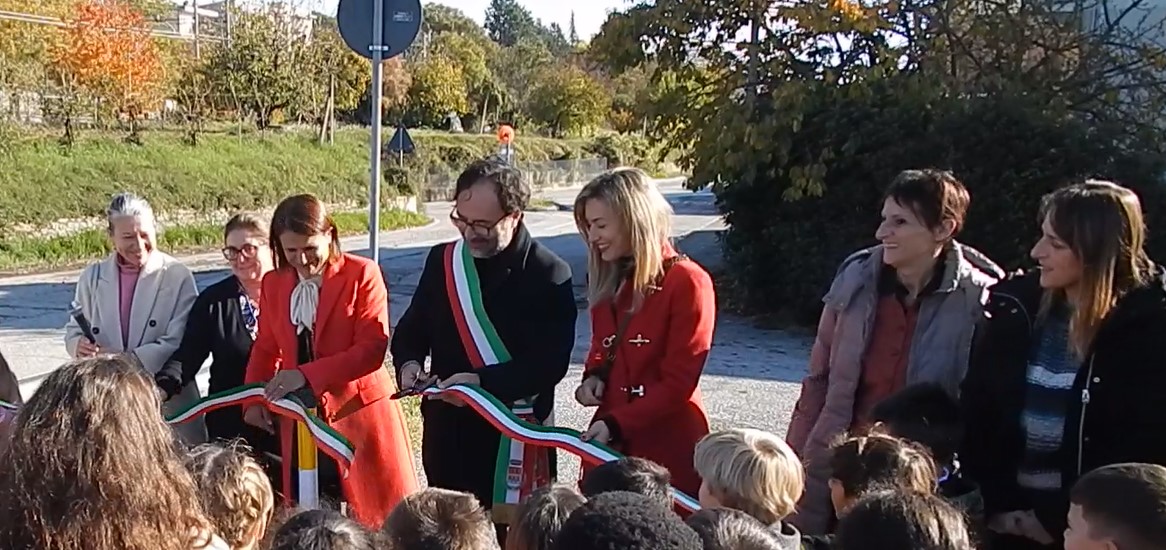 Pierantonio, taglio del nastro per il nuovo percorso ciclo-pedonale che unisce il centro della frazione alla scuola primaria
