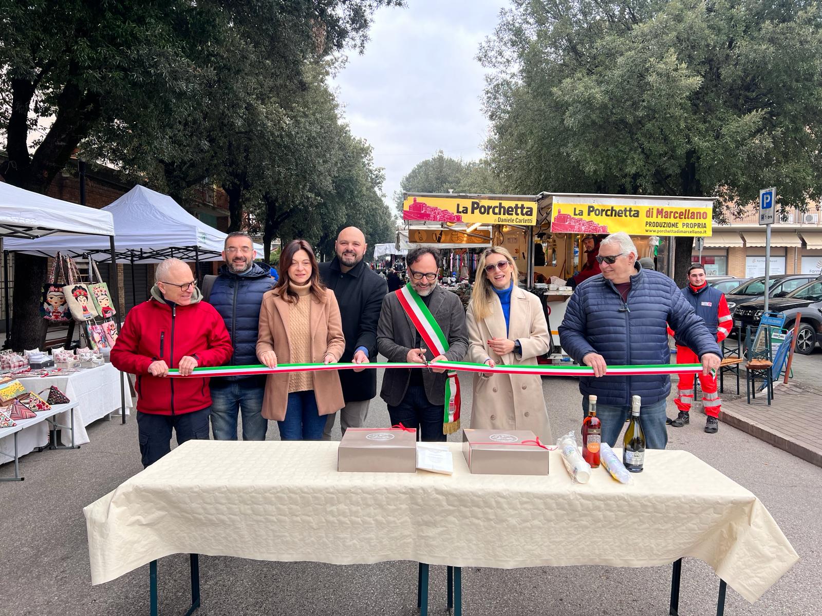 Inaugurata la terza edizione della Mostra Mercato di San Valentino in viale Unità d’Italia
