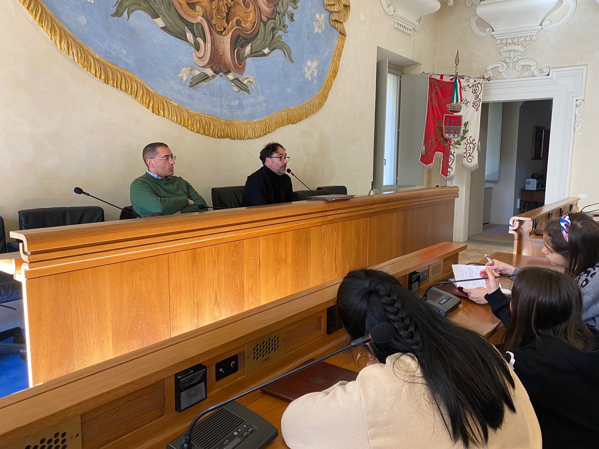 I piccoli reporter del bimestrale “Di Vittorio News” al lavoro in Comune