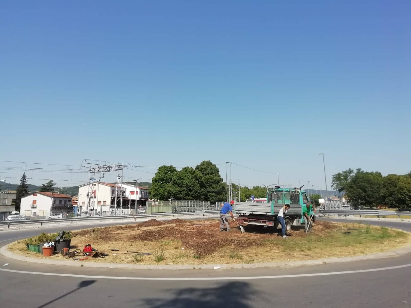 Allestimento decorativo e manutenzione delle rotatorie presenti nel capoluogo, partiti i lavori: sono cinque quelle aggiudicate tramite l'avviso pubblico di sponsorizzazione