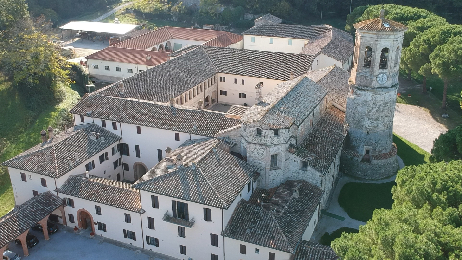 I funerali di Don Renzo nel giorno del suo compleanno