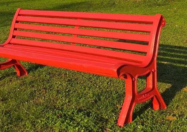 A Pierantonio una panchina rossa contro la violenza sulle donne