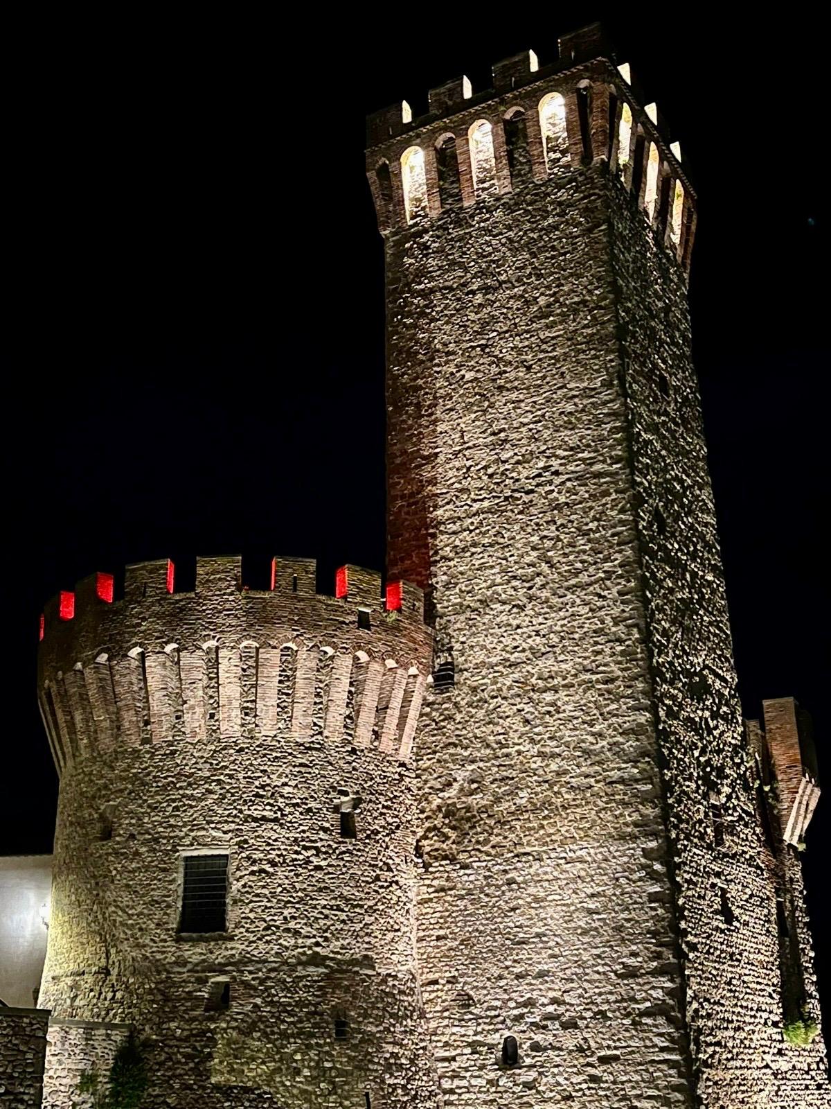 IL 30 MAGGIO UNO DEI TORRIONI DELLA ROCCA DI UMBERTIDE SI TINGERA’ DI ROSSO PER CELEBRARE LA GIORNATA MONDIALE DELLA SCLEROSI MULTIPLA