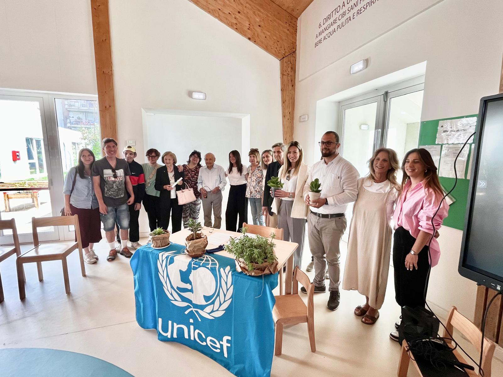 DONATI ALL’UNICEF OLTRE 2.600 EURO GRAZIE ALL’INIZIATIVA “ADOTTA UNA PIANTINA” PROMOSSA DAL II CIRCOLO “G. DI VITTORIO”