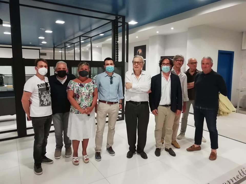 Sorpresa lunedì pomeriggio di Vittorio Sgarbi a Umbertide: visite alle Ceramiche Rometti, al Museo Rometti e al Castello di Civitella