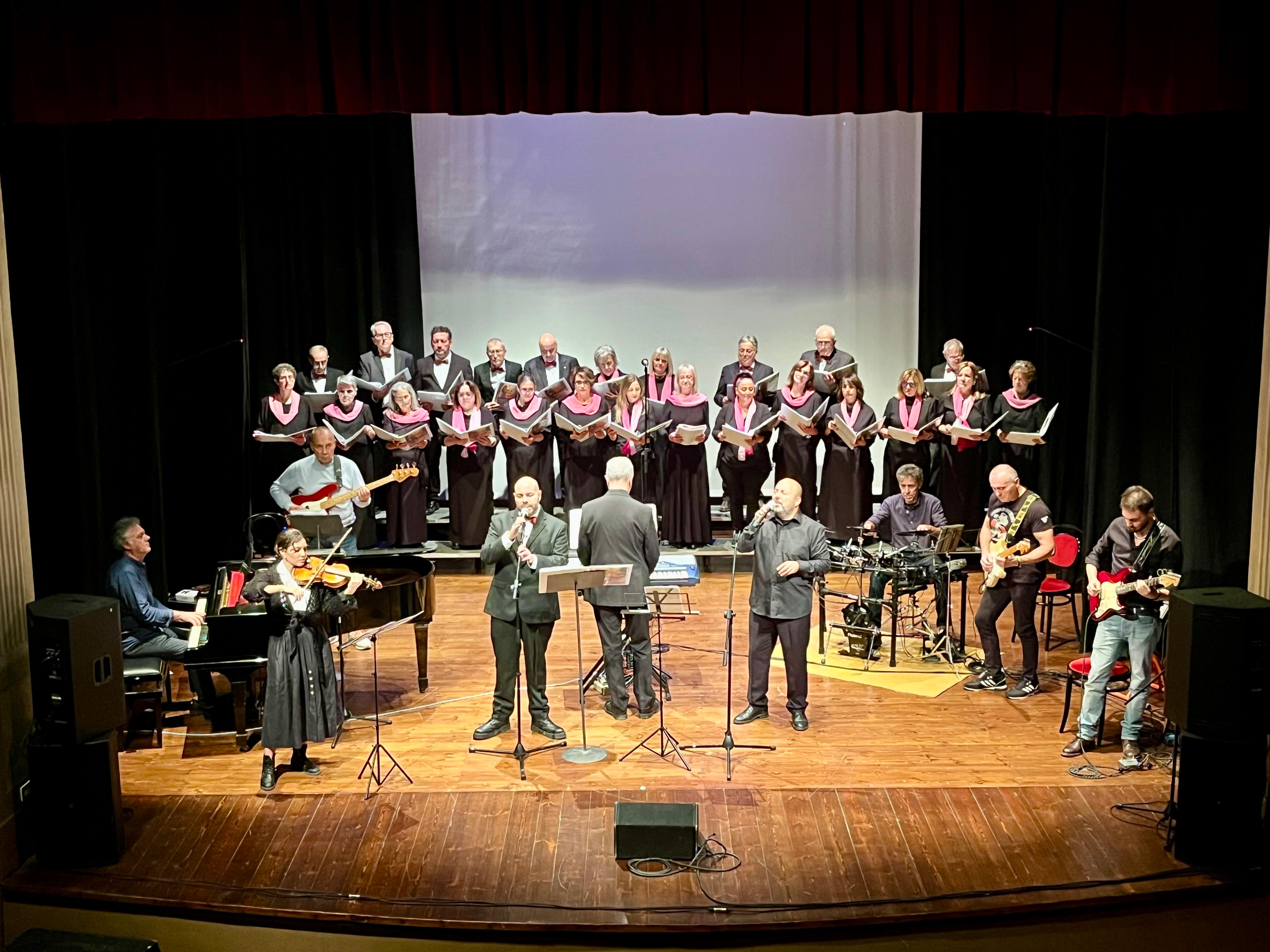 CELEBRATI I VENTICINQUE ANNI DEL CHORUS FRACTAE EBE IGI AL TEATRO DEI RIUNITI