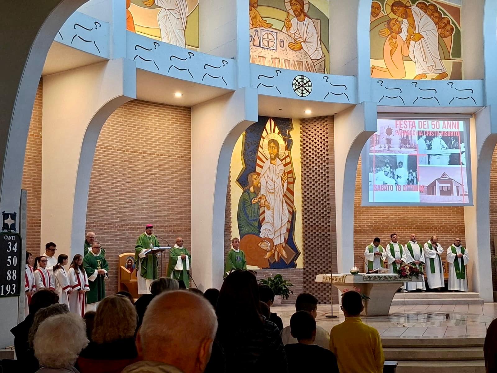 L'ABBRACCIO DELLA COMUNITÀ UMBERTIDESE AL CINQUANTESIMO ANNIVERSARIO DELLA PARROCCHIA DI CRISTO RISORTO