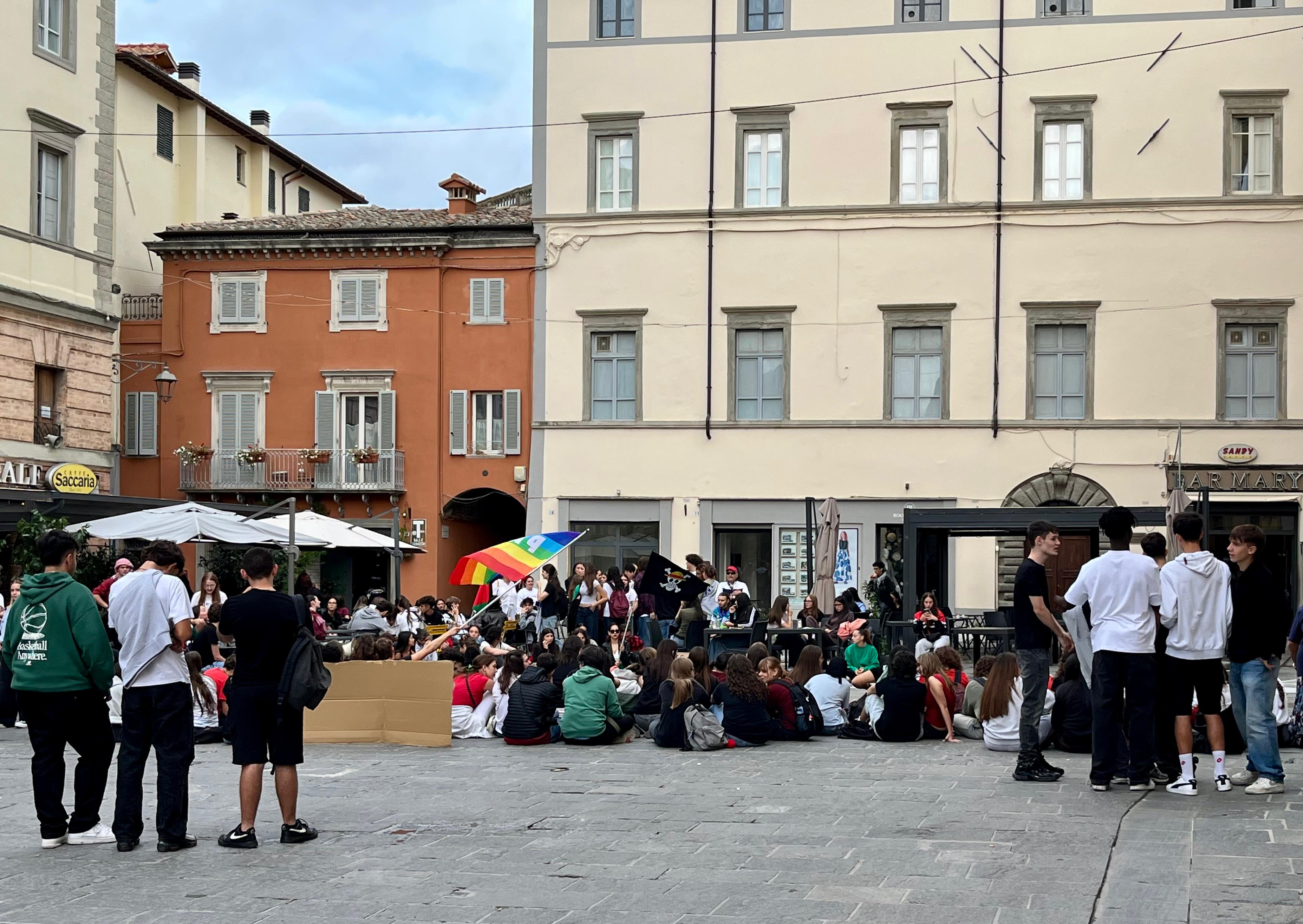 DIALOGO E CONFRONTO: IL SINDACO CARIZIA E L’ASSESSORE CENCIARINI INCONTRANO GLI STUDENTI DEL CAMPUS DA VINCI PER PARLARE DELLA SITUAZIONE RELATIVA ALLA PALESTINA E GAZA