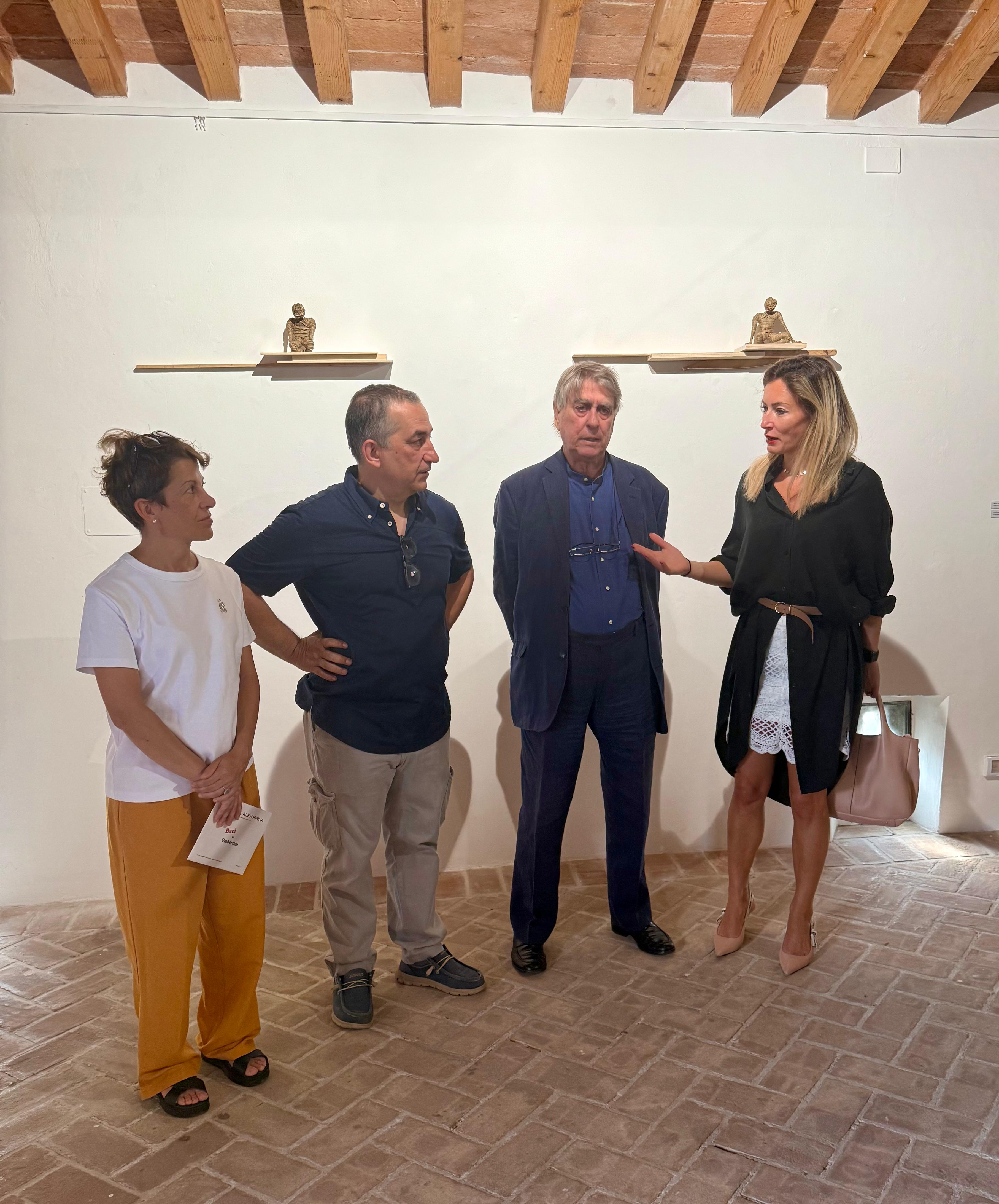 “BACI DA UMBERTIDE” – ALLA ROCCA GRANDE PARTECIPAZIONE PER IL VERNISSAGE DELLA MOSTRA DI ALEX PINNA