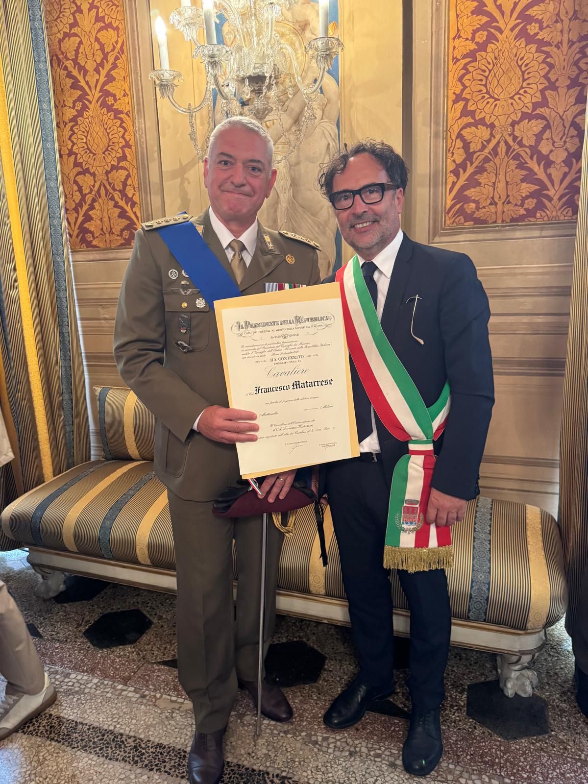 Festa della Repubblica: il Presidente della Repubblica Sergio Mattarella ha conferito al Colonnello Francesco Matarrese l’onorificenza dell’Ordine “Al Merito della Repubblica Italiana”, con il titolo di Cavaliere della Repubblica.