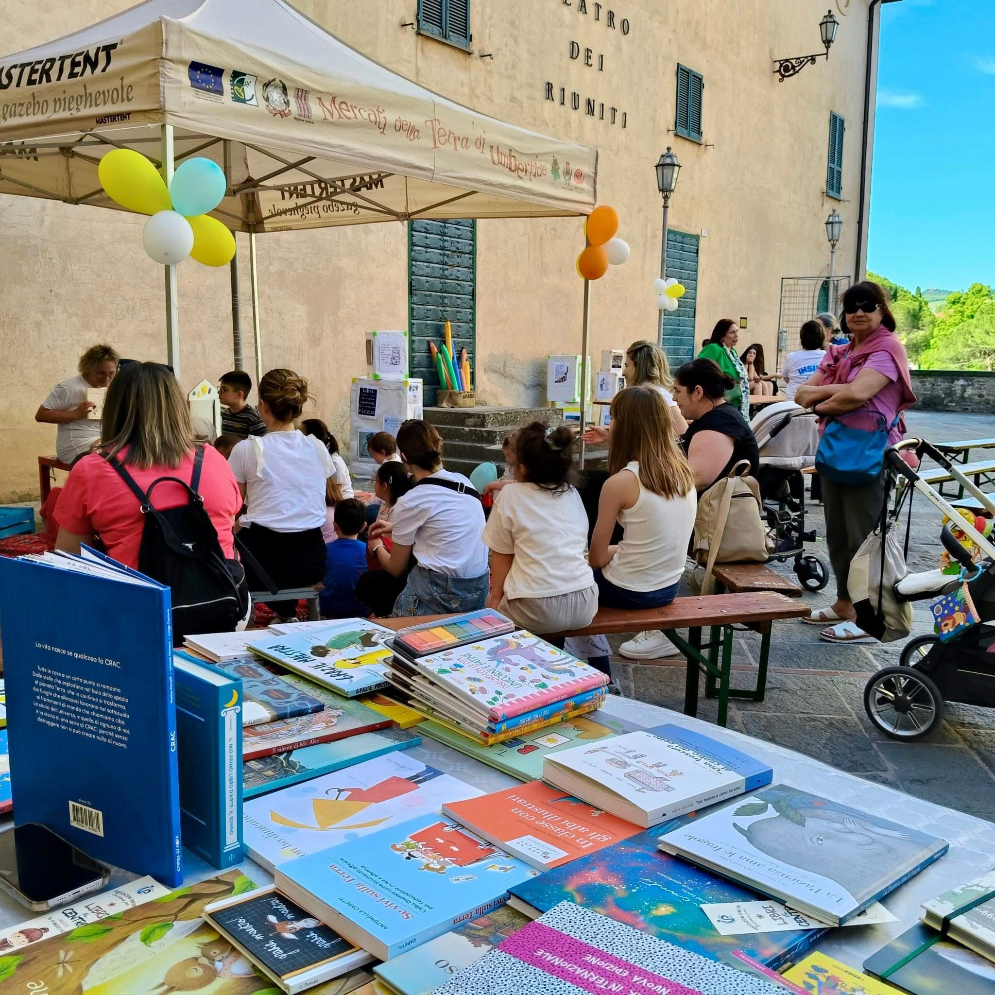 “𝗟𝗜𝗕𝗥𝗜 𝗔𝗟 𝗖𝗘𝗡𝗧𝗥𝗢”: 𝗟𝗘𝗧𝗧𝗨𝗥𝗘, 𝗟𝗔𝗕𝗢𝗥𝗔𝗧𝗢𝗥𝗜 𝗘 𝗦𝗧𝗔𝗡𝗗 𝗜𝗡 𝗣𝗜𝗔𝗭𝗭𝗔 𝗙𝗢𝗥𝗧𝗘𝗕𝗥𝗔𝗖𝗖𝗜𝗢