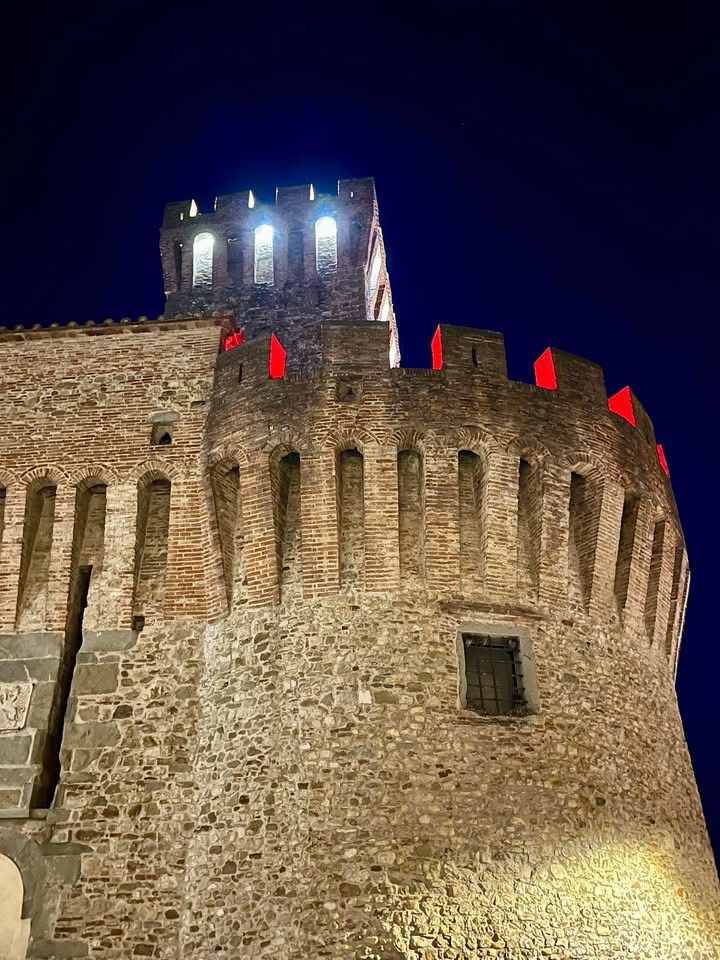 𝗨𝗡𝗢 𝗗𝗘𝗜 𝗧𝗢𝗥𝗥𝗜𝗢𝗡𝗜 𝗗𝗘𝗟𝗟𝗔 𝗥𝗢𝗖𝗖𝗔 𝗦𝗜 𝗘̀ 𝗧𝗜𝗡𝗧𝗢 𝗗𝗜 𝗥𝗢𝗦𝗦𝗢 𝗣𝗘𝗥 𝗖𝗘𝗟𝗘𝗕𝗥𝗔𝗥𝗘 𝗟𝗔 𝗚𝗜𝗢𝗥𝗡𝗔𝗧𝗔 𝗠𝗢𝗡𝗗𝗜𝗔𝗟𝗘 𝗗𝗘𝗟𝗟𝗔 𝗦𝗖𝗟𝗘𝗥𝗢𝗦𝗜 𝗠𝗨𝗟𝗧𝗜𝗣𝗟𝗔