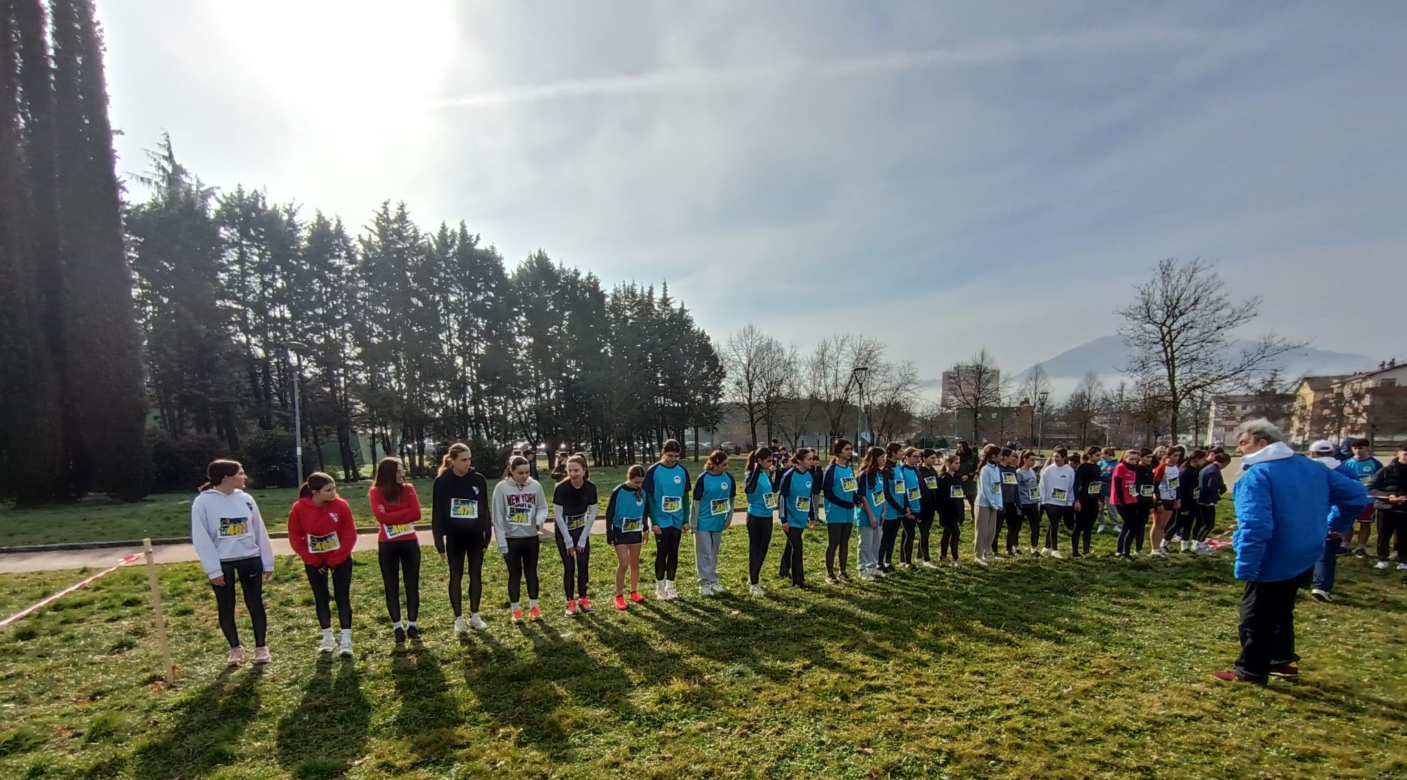 GRANDE PARTECIPAZIONE ALLA FASE DISTRETTUALE DI CORSA CAMPESTRE: 150 STUDENTI IN GARA AL PARCO RANIERI