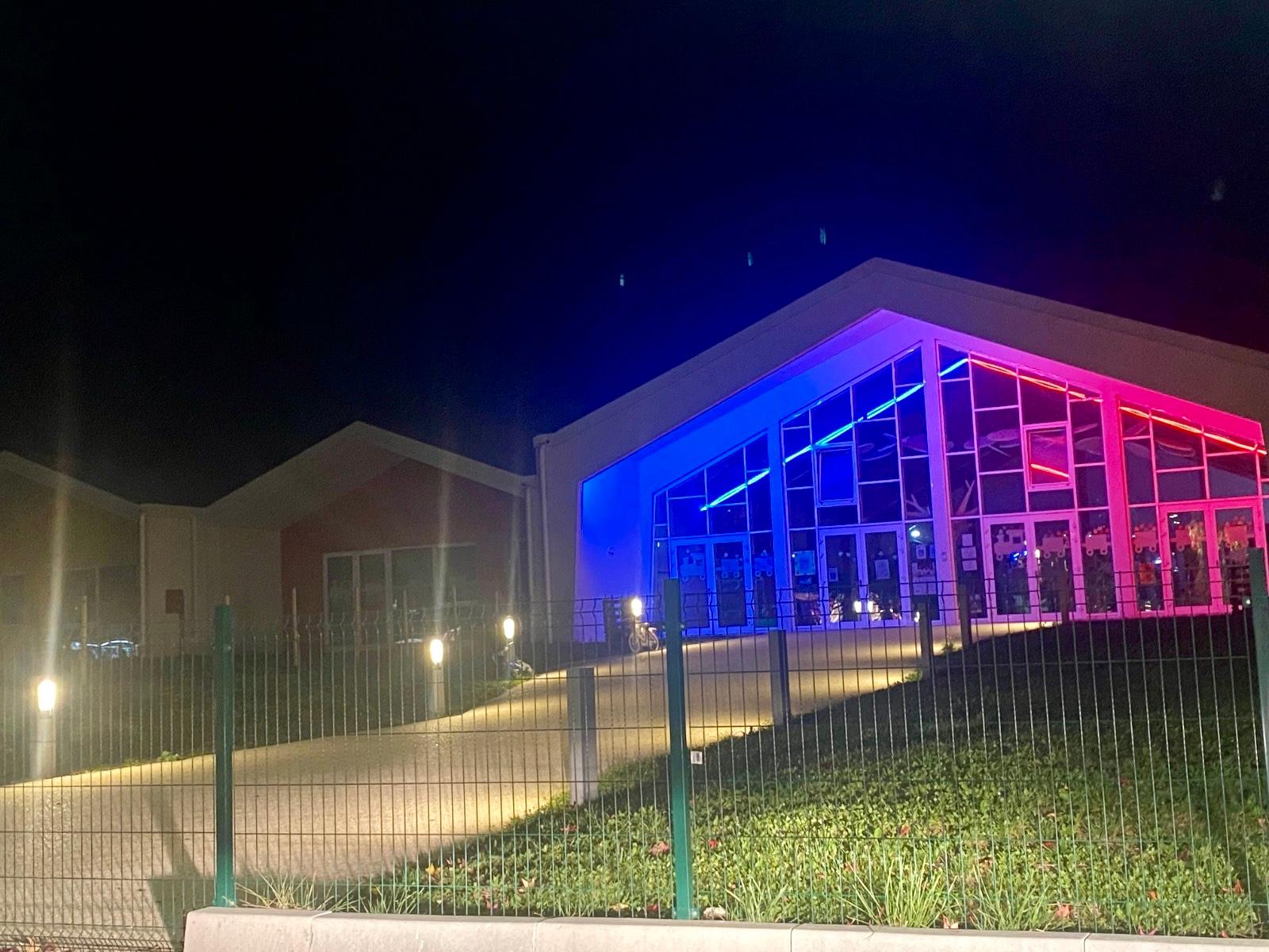 “Una luce sui diritti”, insieme per sottolineare l’importanza di garantire i diritti dei bambini e degli adolescenti nel mondo