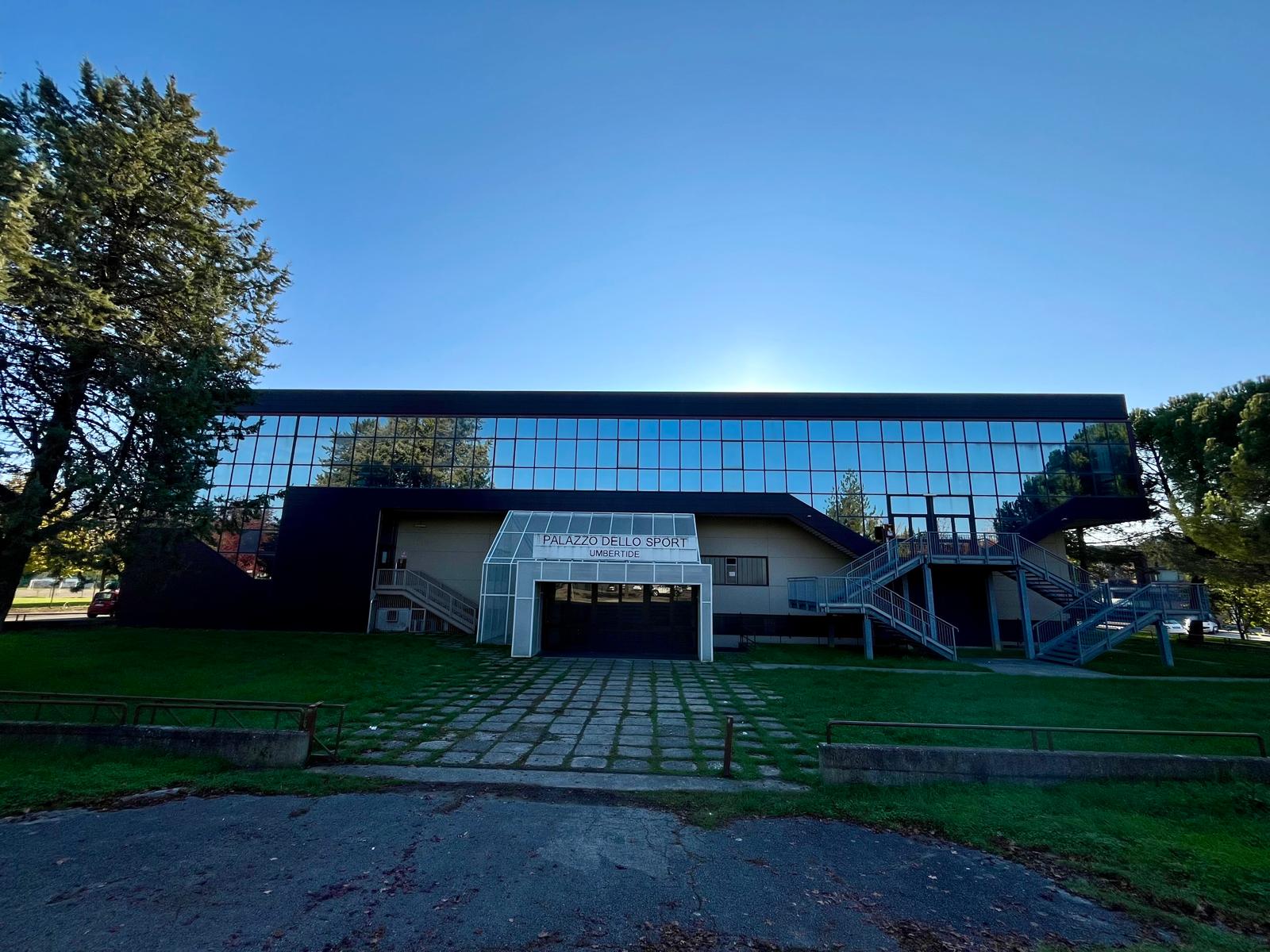 Pala Staccini e palestra “Mavarelli-Pascoli”: gli spogliatoi e i bagni saranno rimessi a nuovo