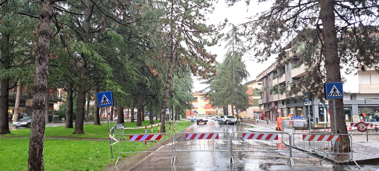 Chiusura urgente di piazza Carlo Marx altezza via Fratta