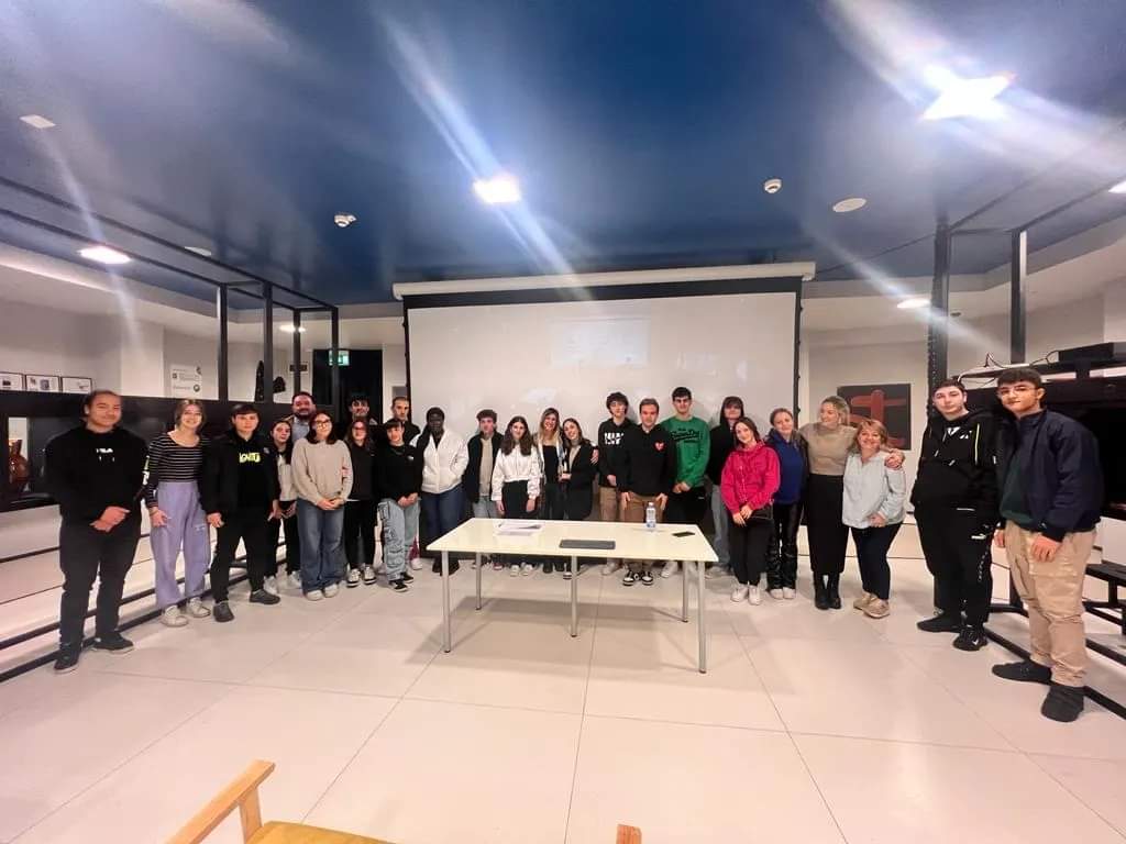 Consegnati gli attestati di partecipazione e gli assegni ai ragazzi del progetto "Lavori estivi 2023"