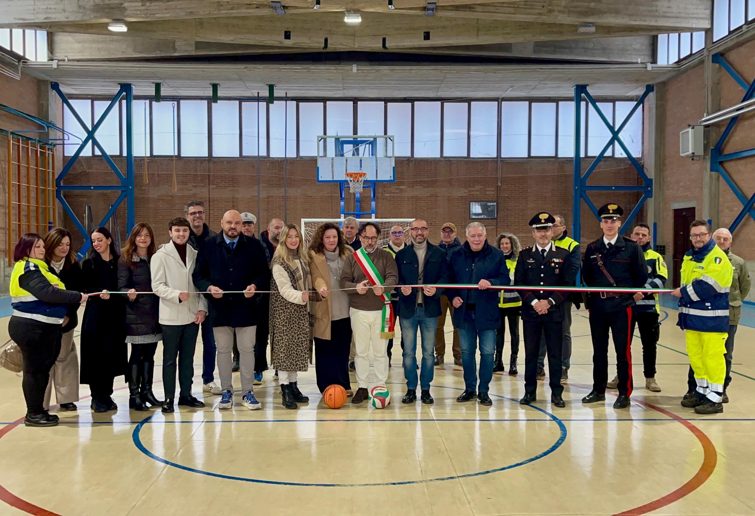 INAUGURATA LA PALESTRA DELLA SCUOLA SECONDARIA DI PRIMO GRADO “MAVARELLI-PASCOLI”: UNO SPAZIO STORICO RESTITUITO ALLA COMUNITA' DOPO IMPORTANTI LAVORI DI RIQUALIFICAZIONE