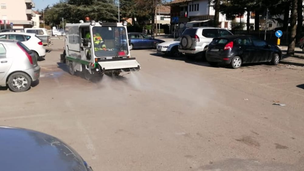 Continuano gli interventi di sanificazione, da venerdì anche mezzi della Fattoria Autonoma Tabacchi in azione nelle località nord del territorio comunale