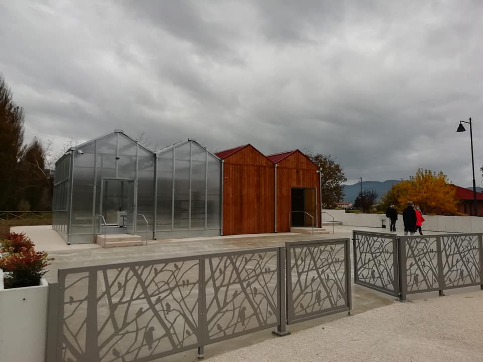 Consegnata alla città la nuova serra comunale. Il sindaco Carizia: “E' un messaggio di speranza nella tempesta che stiamo vivendo”