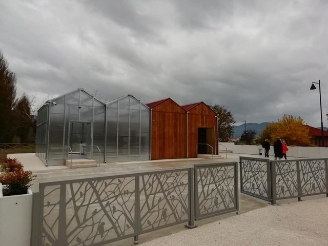Consegnata alla città la nuova serra comunale. Il sindaco Carizia: “E' un messaggio di speranza nella tempesta che stiamo vivendo”