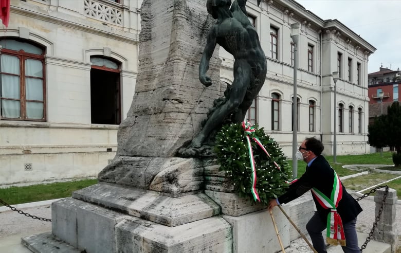 Giornata dell'Unità Nazionale e delle Forze Armate, il sindaco Carizia: “Oggi ricordiamo il sacrificio degli eroi di ieri e di oggi che hanno fatto e continuano a fare grande l'Italia”